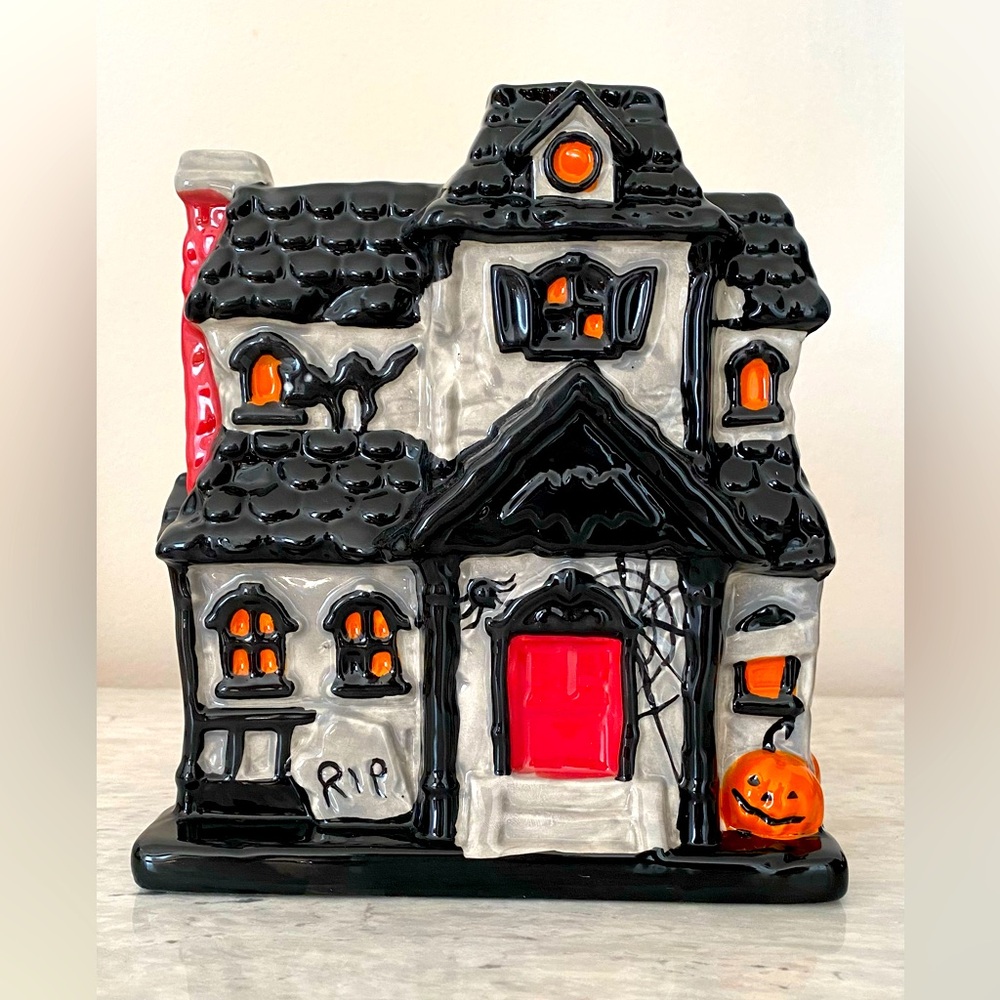 NEW Yankee Candle‎ Spooky Haunted House Halloween Porcelain Candle Holder